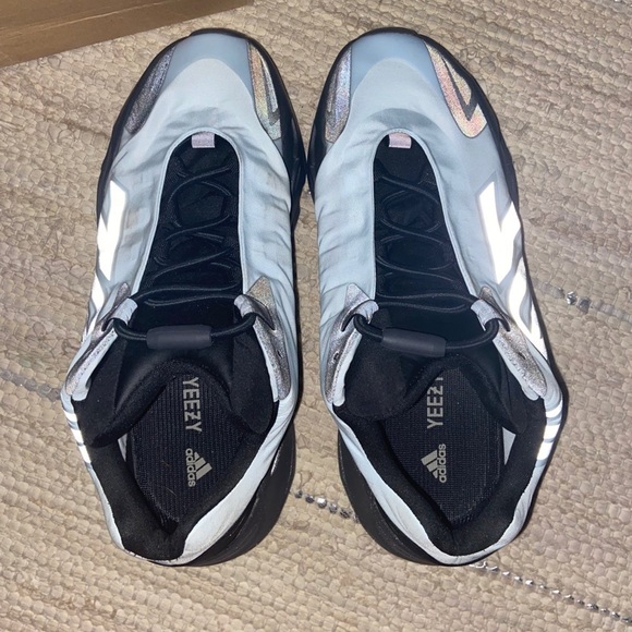 Yeezy Adidas Boost 700 MNVN